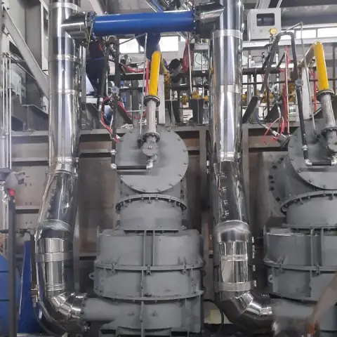 Endüstriyel tesiste izoleli proses hatları