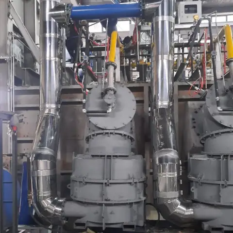 Endüstriyel tesiste izoleli proses hatları