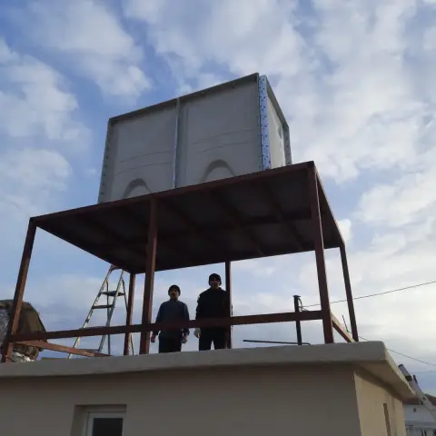Çatı ve teras üstünde panel su deposu
