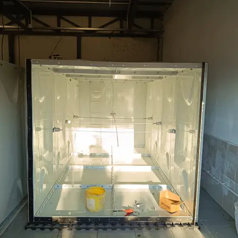 Montaj aşamasında panel su deposu, iç kontrol