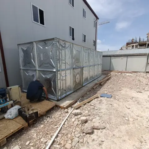Galvaniz panel su deposunun sahada montajı