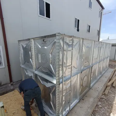 Galvaniz panel su deposunun sahada montajı