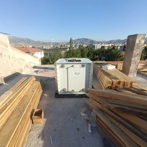 Çatı ve teras üstünde panel su deposu