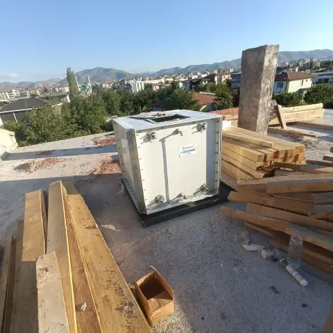Çatı ve teras üstünde panel su deposu