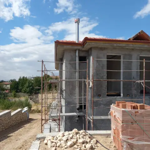 Yeni kazan dairesi binasında baca çıkışı
